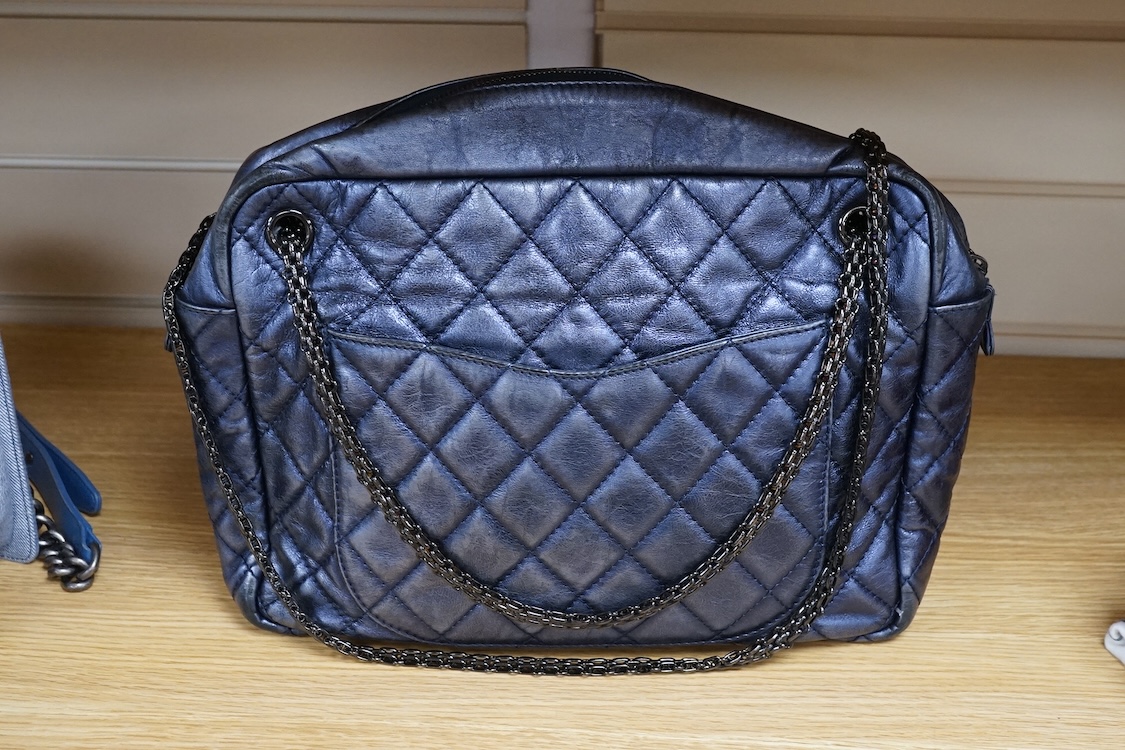 A Chanel metallic 2.55 re-issue quilted camera bag, date code 12407681, 35cm wide
